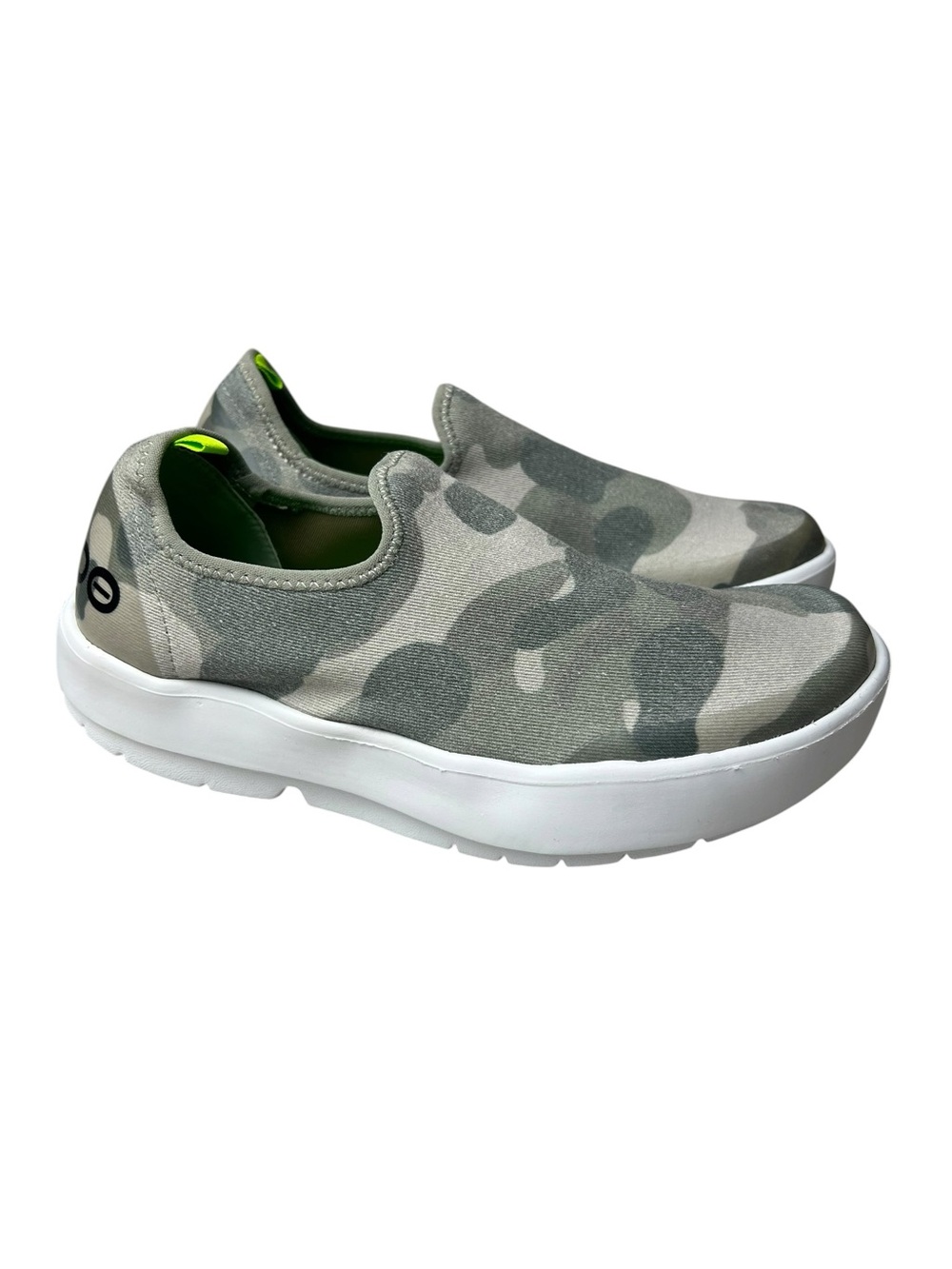 Oofos OOMG EEZEE  Low Green Camo Sneakers Size Wmns 7 NEW with defects